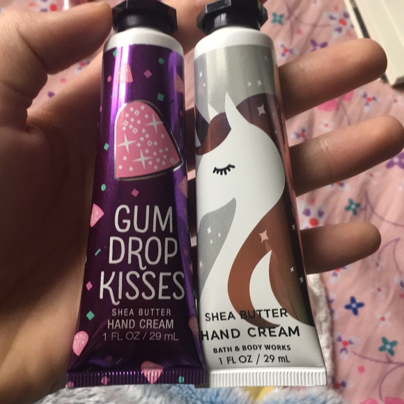 3 Hand creams & 2 shimmer glosses one’s a keychain - Picture 3 of 5